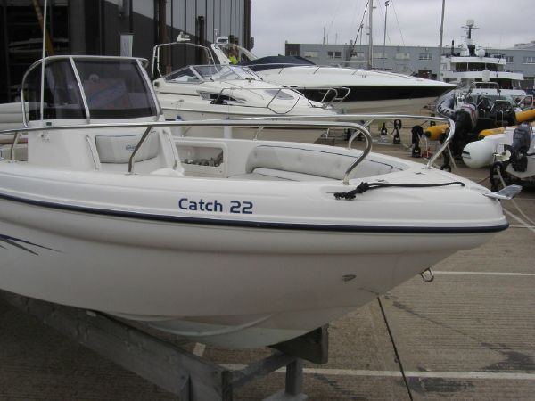 2007 Ranieri Voyager 22