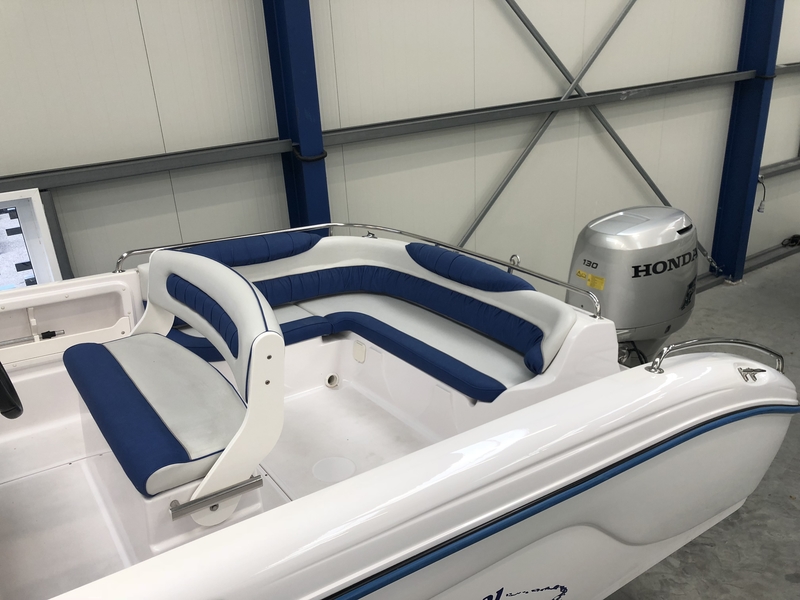 2005 Ranieri Voyager 22