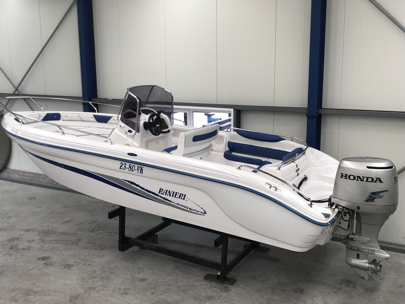 2005 Ranieri Voyager 22