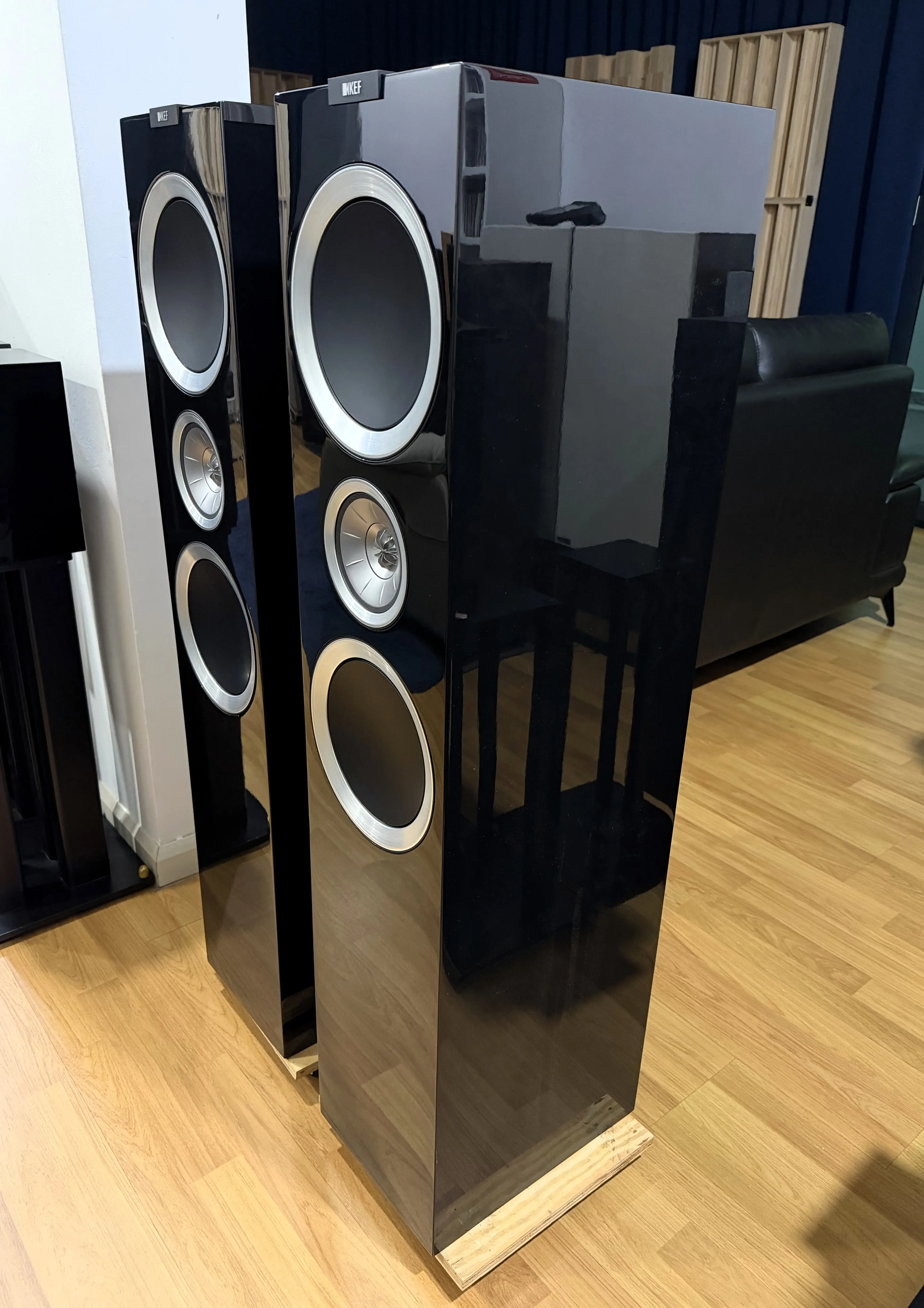 KEF R900 Floorstanding Speaker