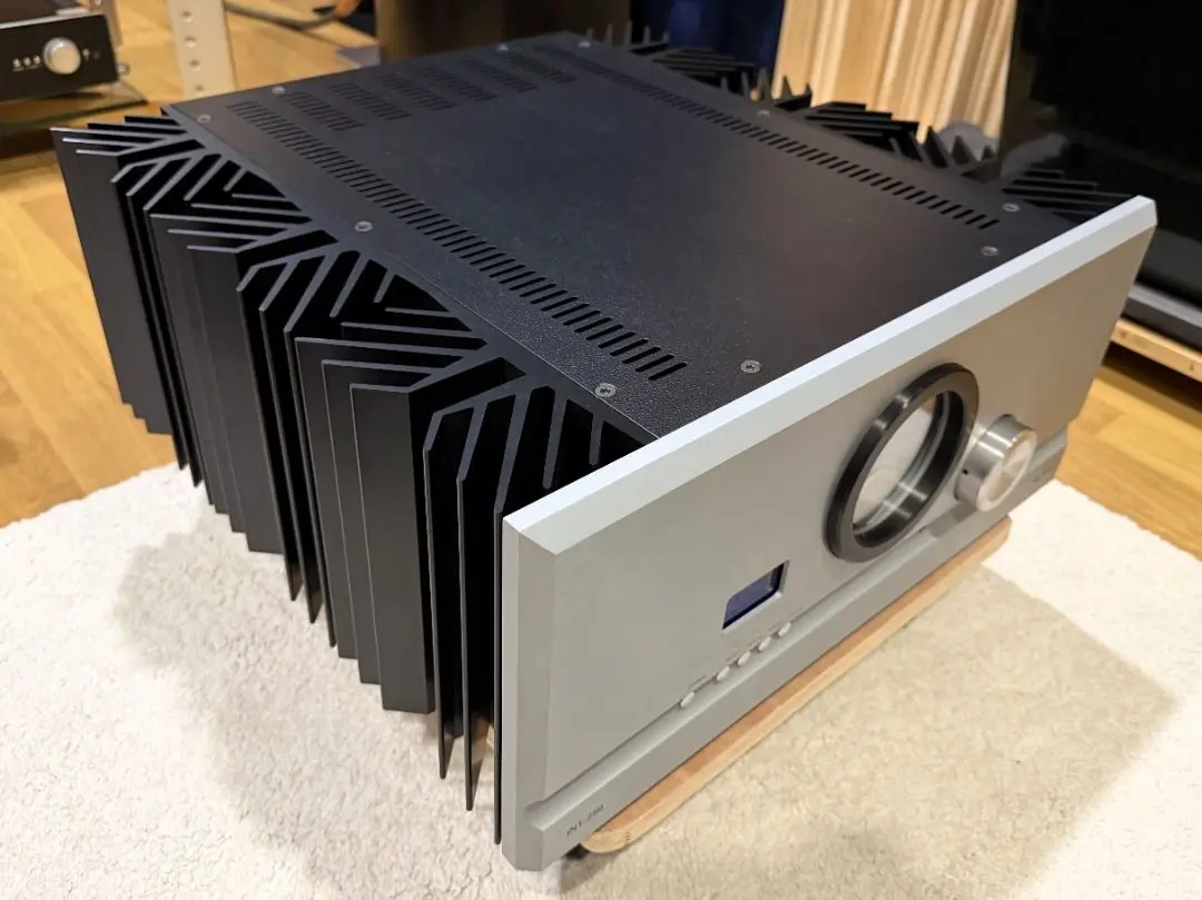 Pass Labs INT-250 Integrated Amp - High-End Class A/AB Muscle (Mint Condition)