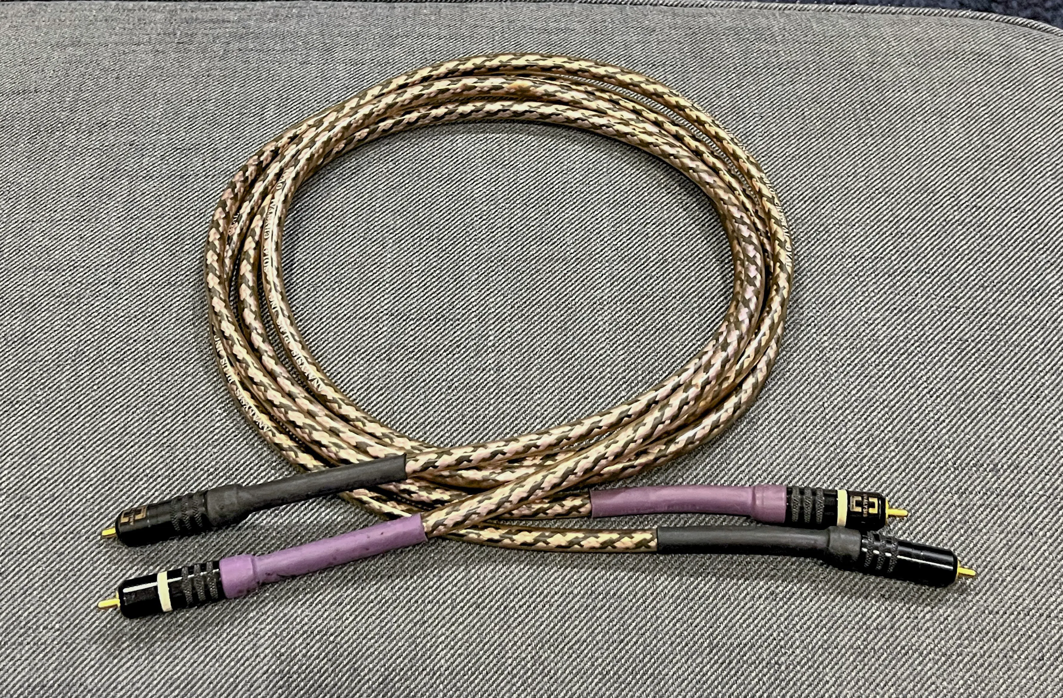 (SOLD) Analysis Plus Solo Crystal Oval RCA Interconnects – 1.0m (Premium Solo Crystal Copper)