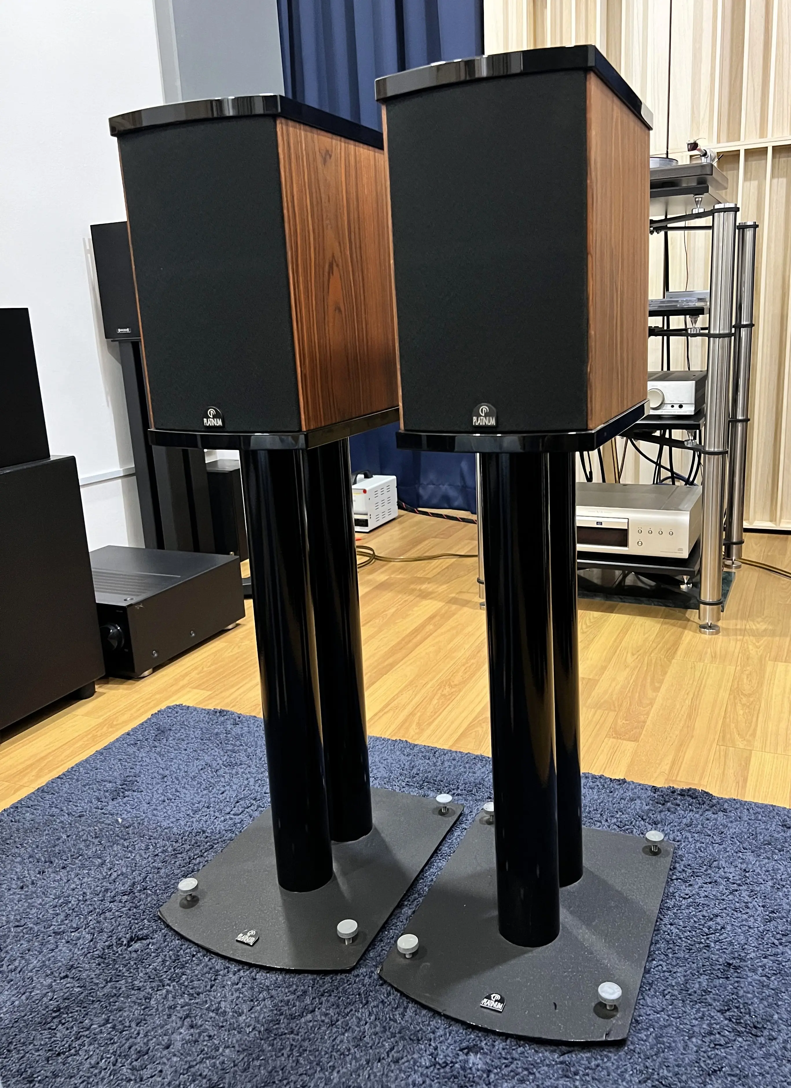 Platinum Audio Solo Bookshelf Speaker with Ori Stand