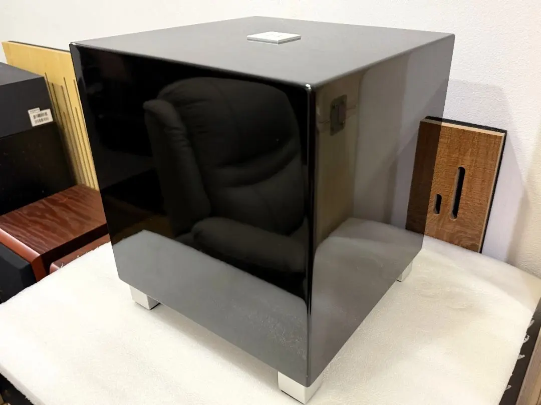 (SOLD) REL Acoustics T5 Active Subwoofer – Piano Gloss Black