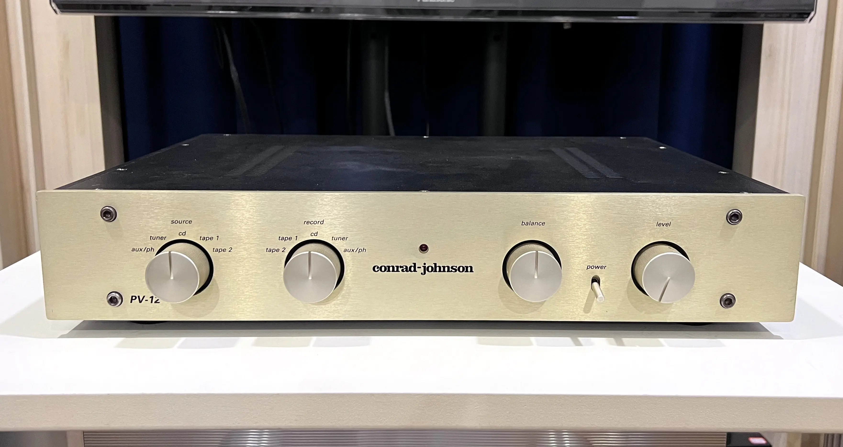 (SOLD) Conrad-Johnson PV12 Tube Preamplifier (with Phono Stage)