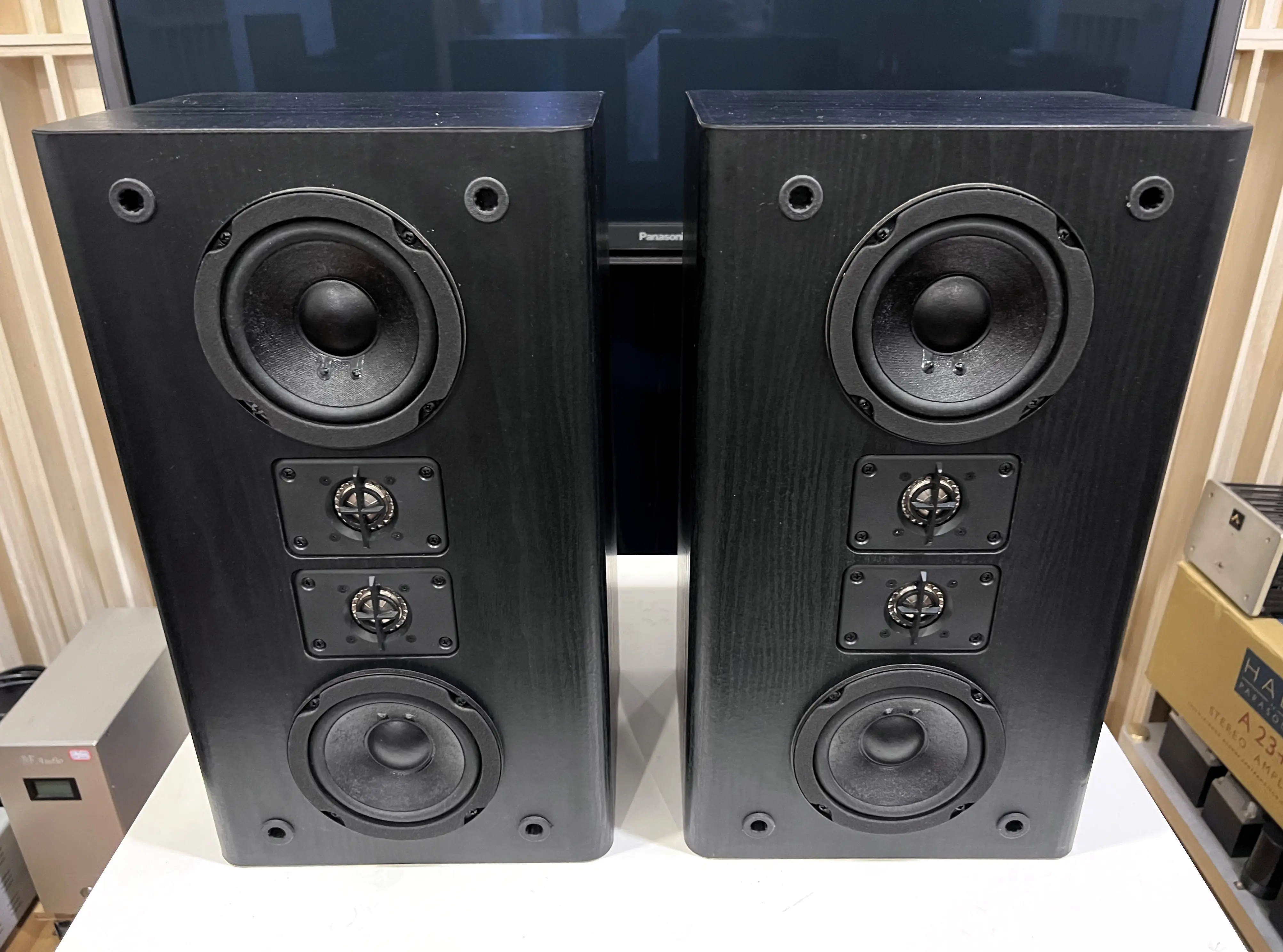 JBL HT1F Bookshelf Speaker
