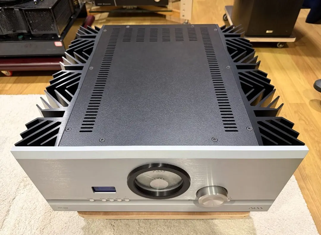 Pass Labs INT-250 Integrated Amp - High-End Class A/AB Muscle (Mint Condition)