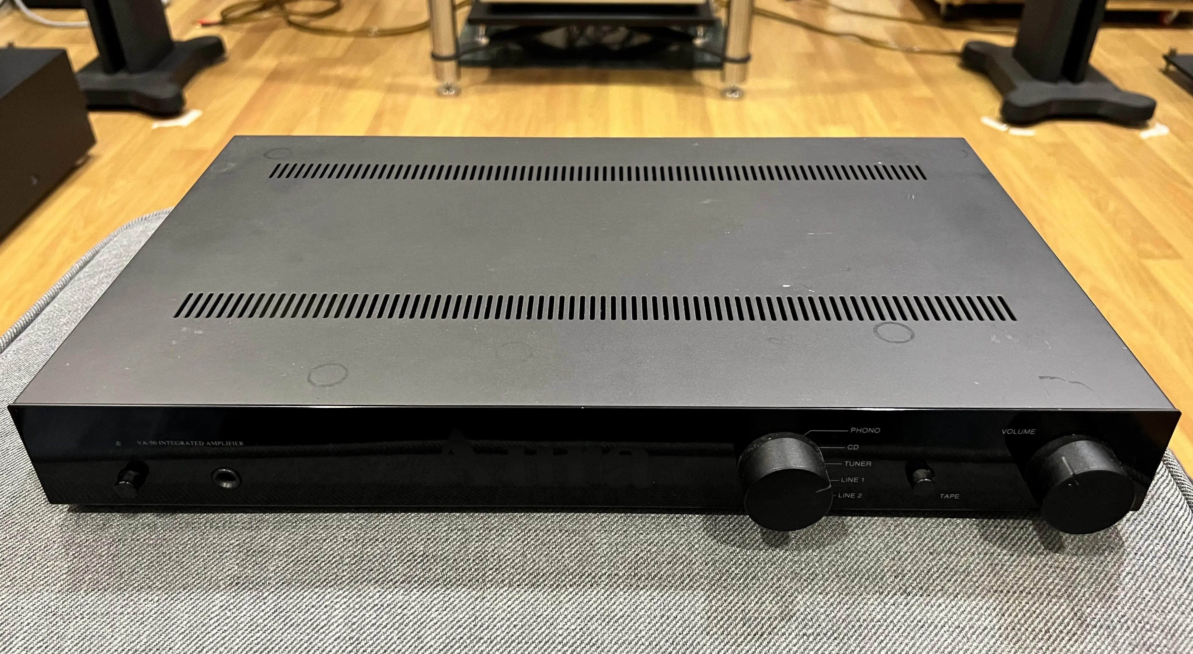Aura (by B&W) VA50 Integrated Amplifier