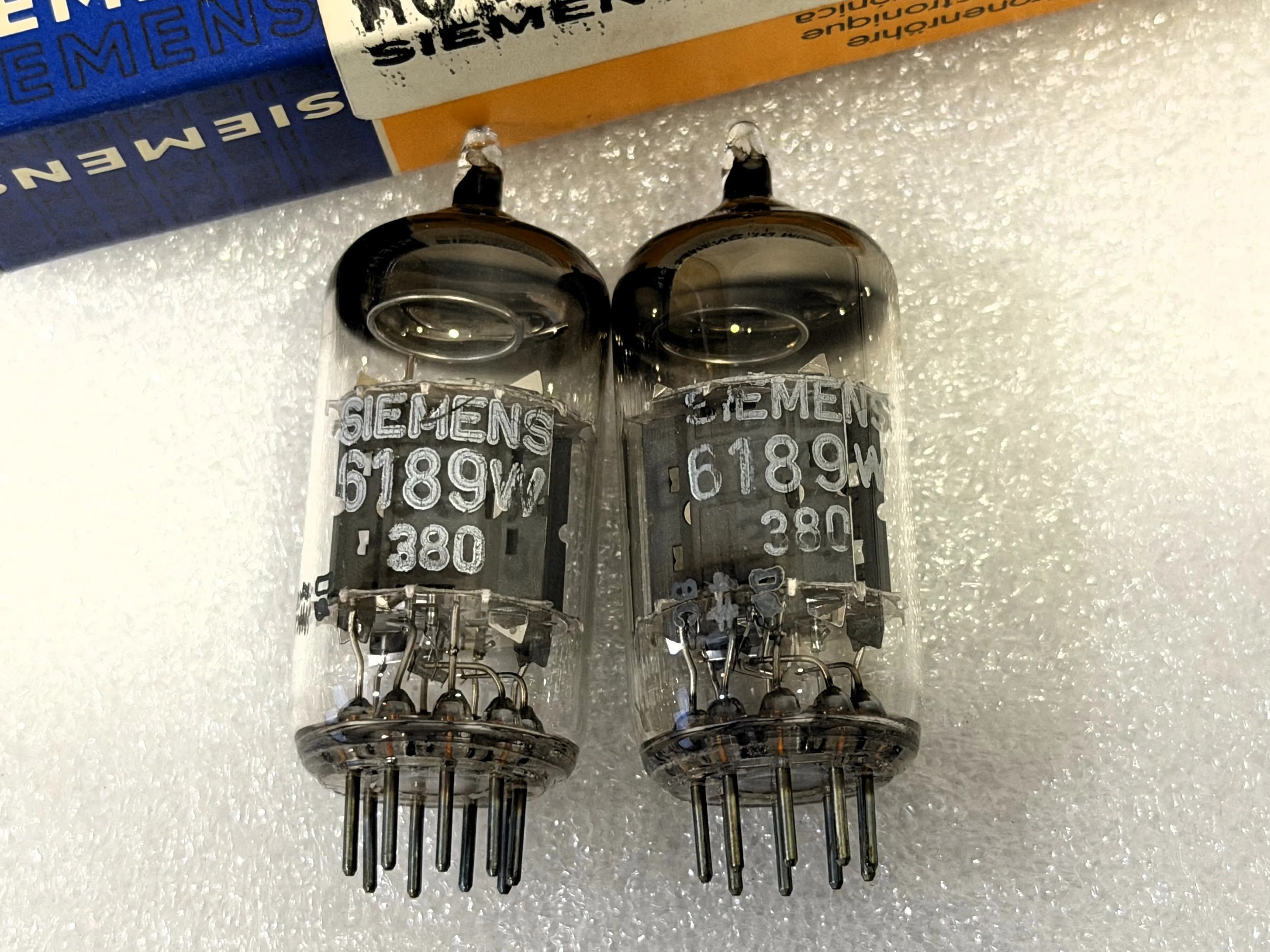 Siemens E82CC / 6189 (ECC82 / 12AU7) Vacuum Tube – NOS