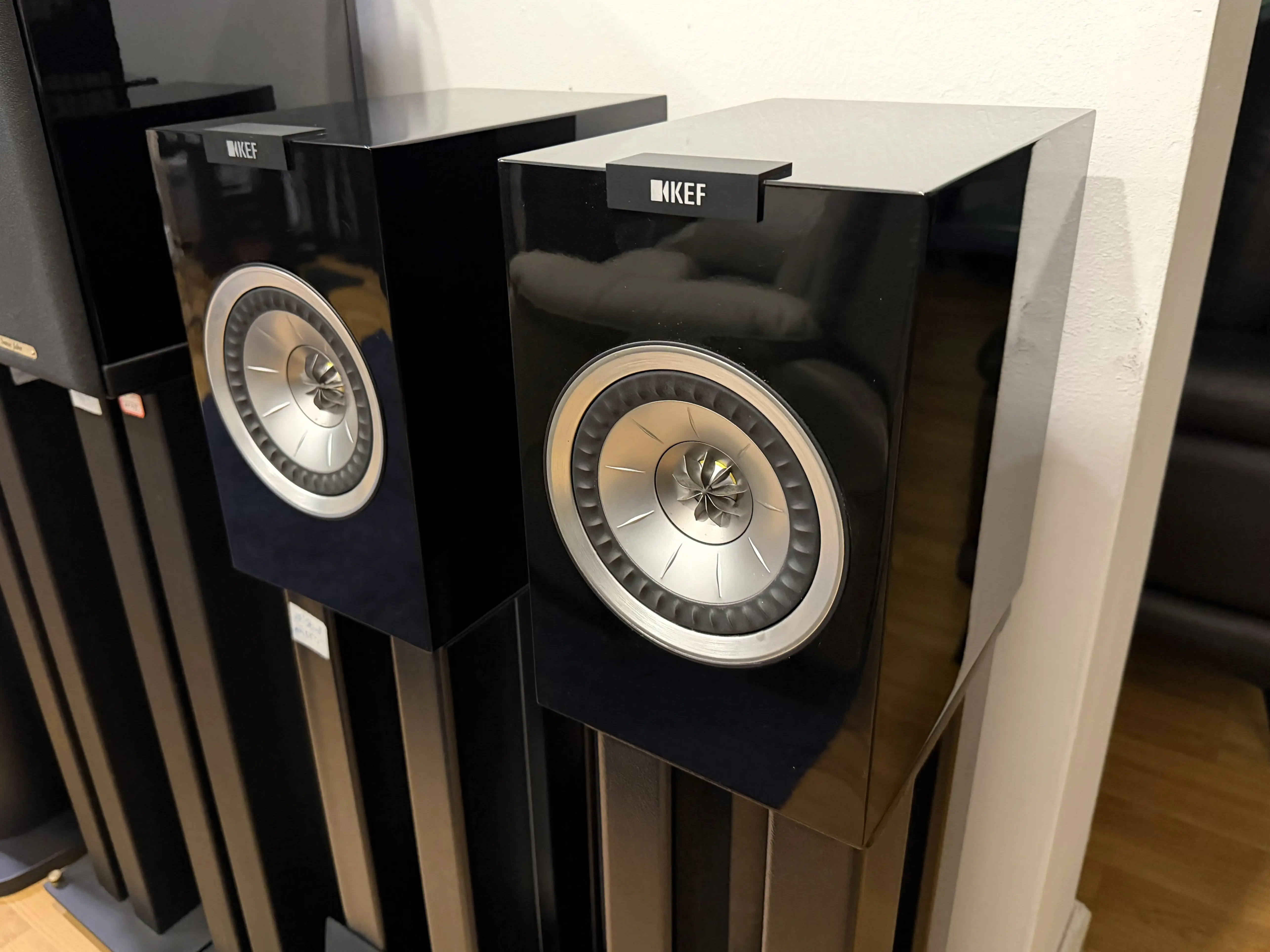 (SOLD) KEF R100 Bookshelf Speaker (R Series – Uni-Q)