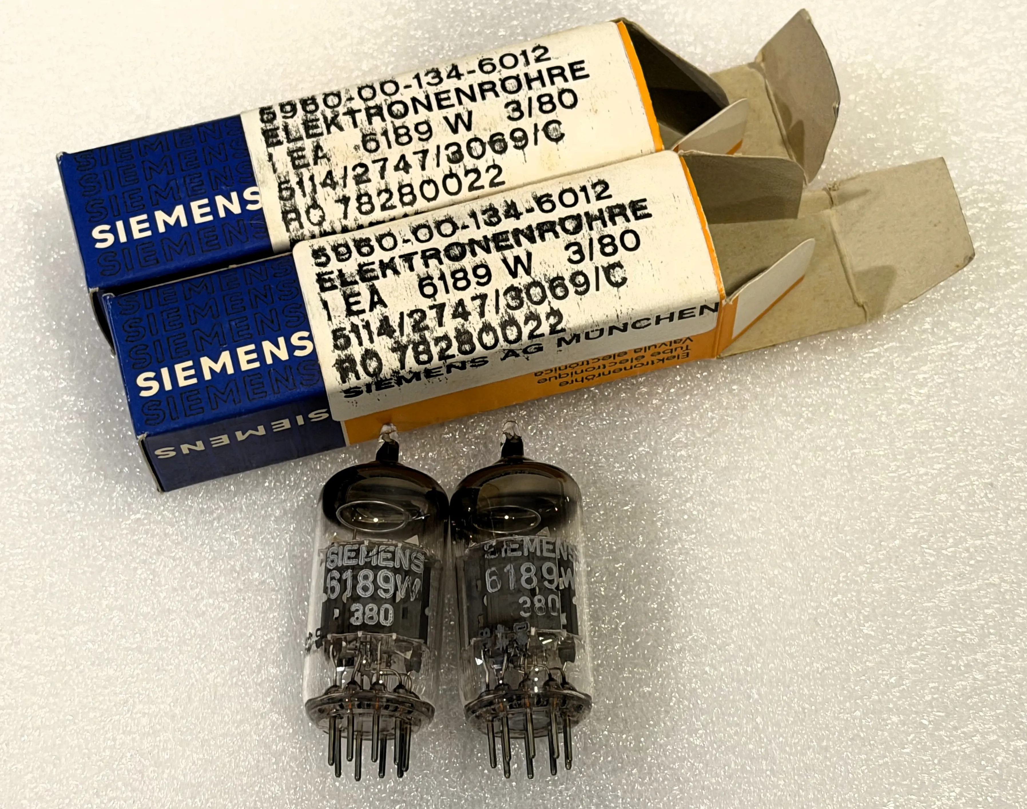 Siemens E82CC / 6189 (ECC82 / 12AU7) Vacuum Tube – NOS