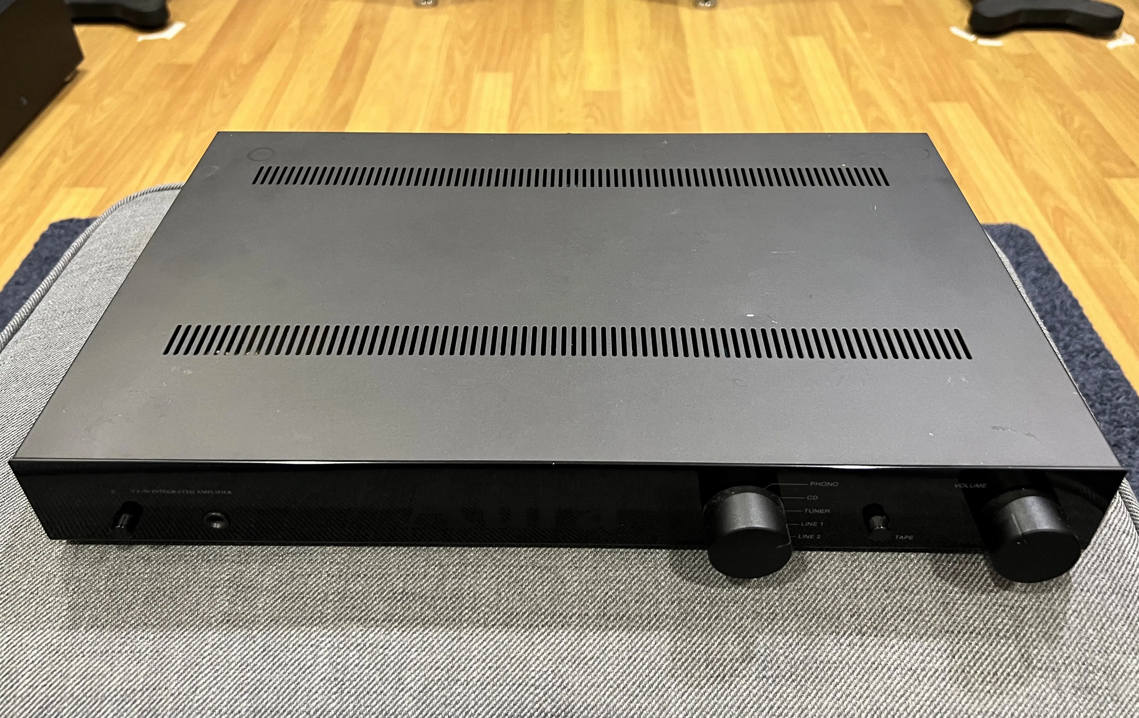 Aura (by B&W) VA50 Integrated Amplifier