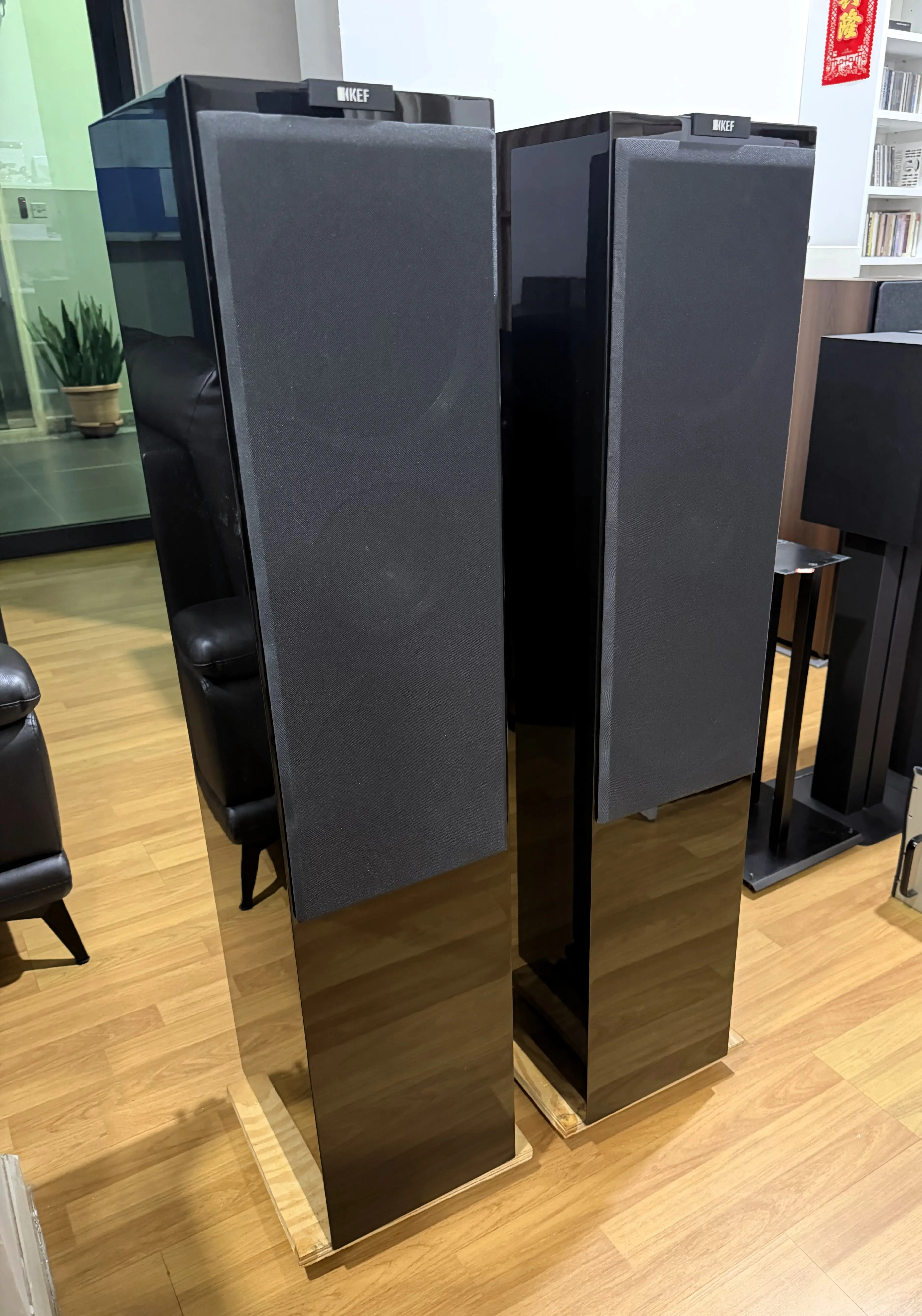 KEF R900 Floorstanding Speaker