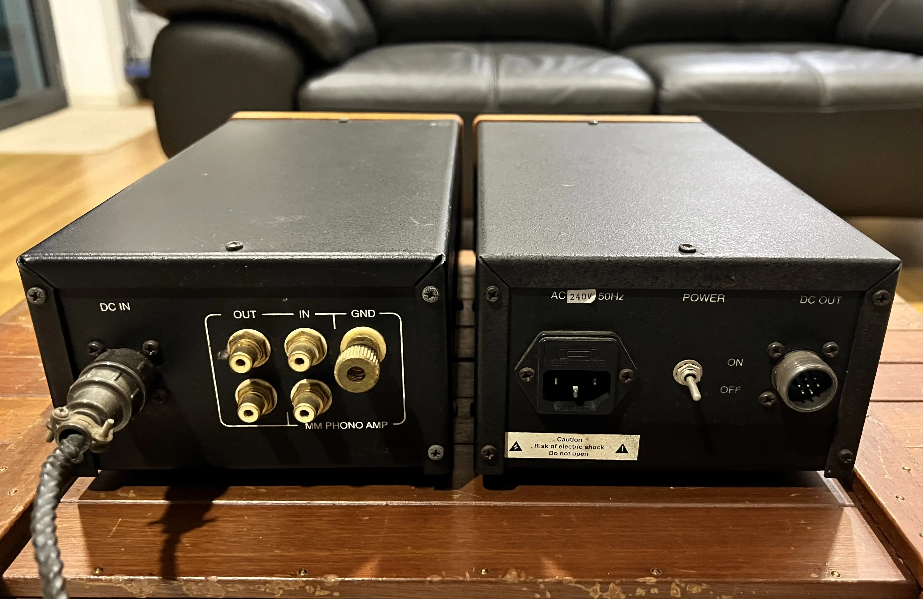 (SOLD) VAL PM-1 MM Phonostage and QM-3 Power Supply