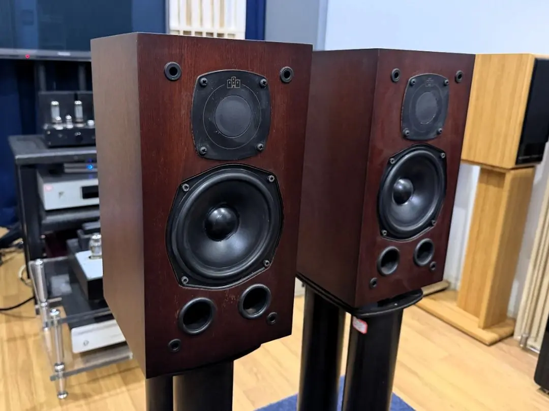 (SOLD) Castle Trent II Bookshelf Speakers