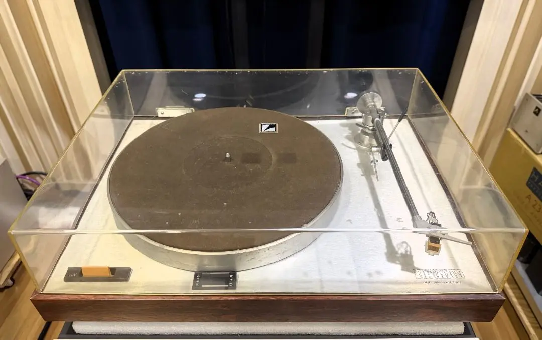 Luxman PD-272 Direct-Drive Turntable