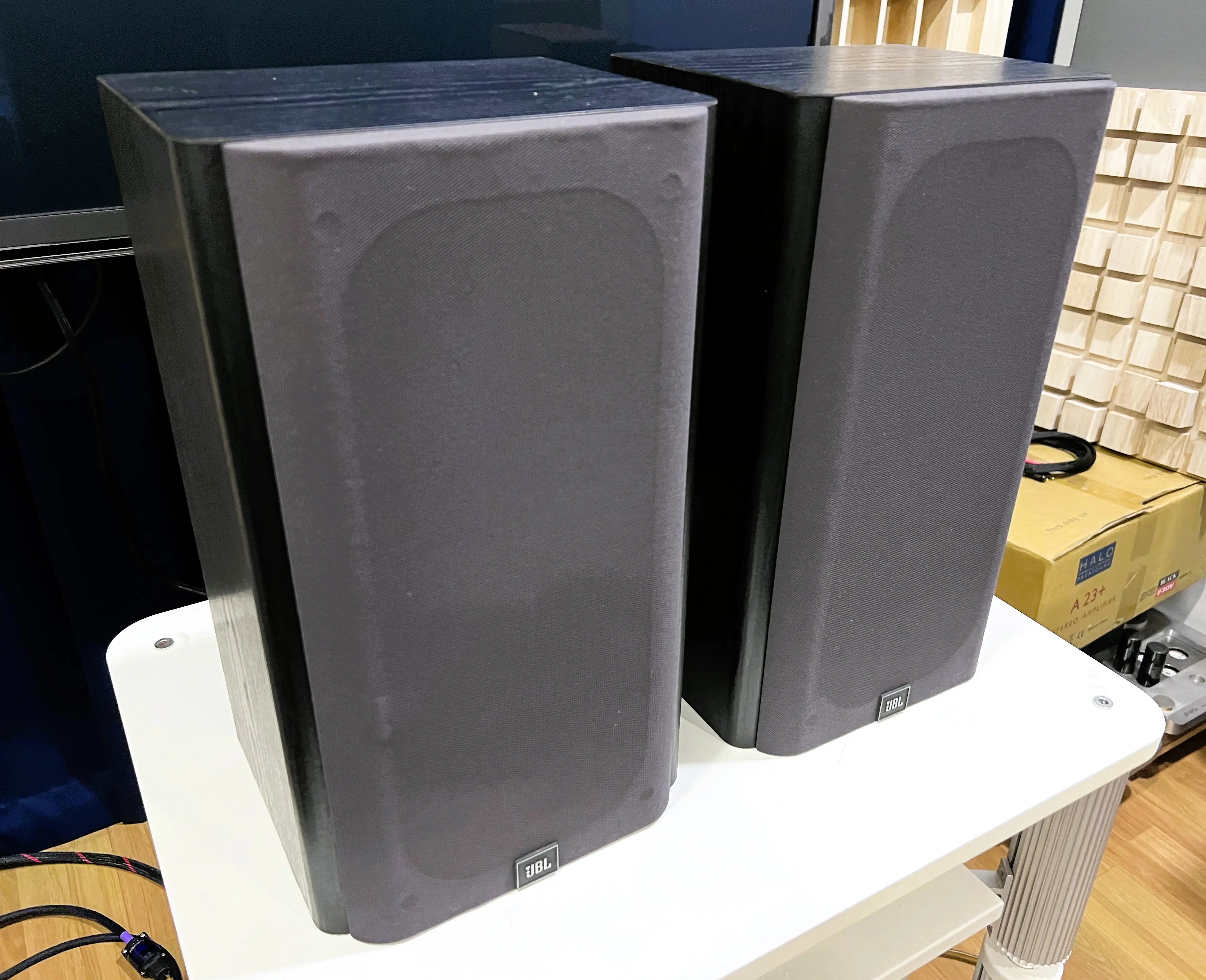 JBL HT1F Bookshelf Speaker