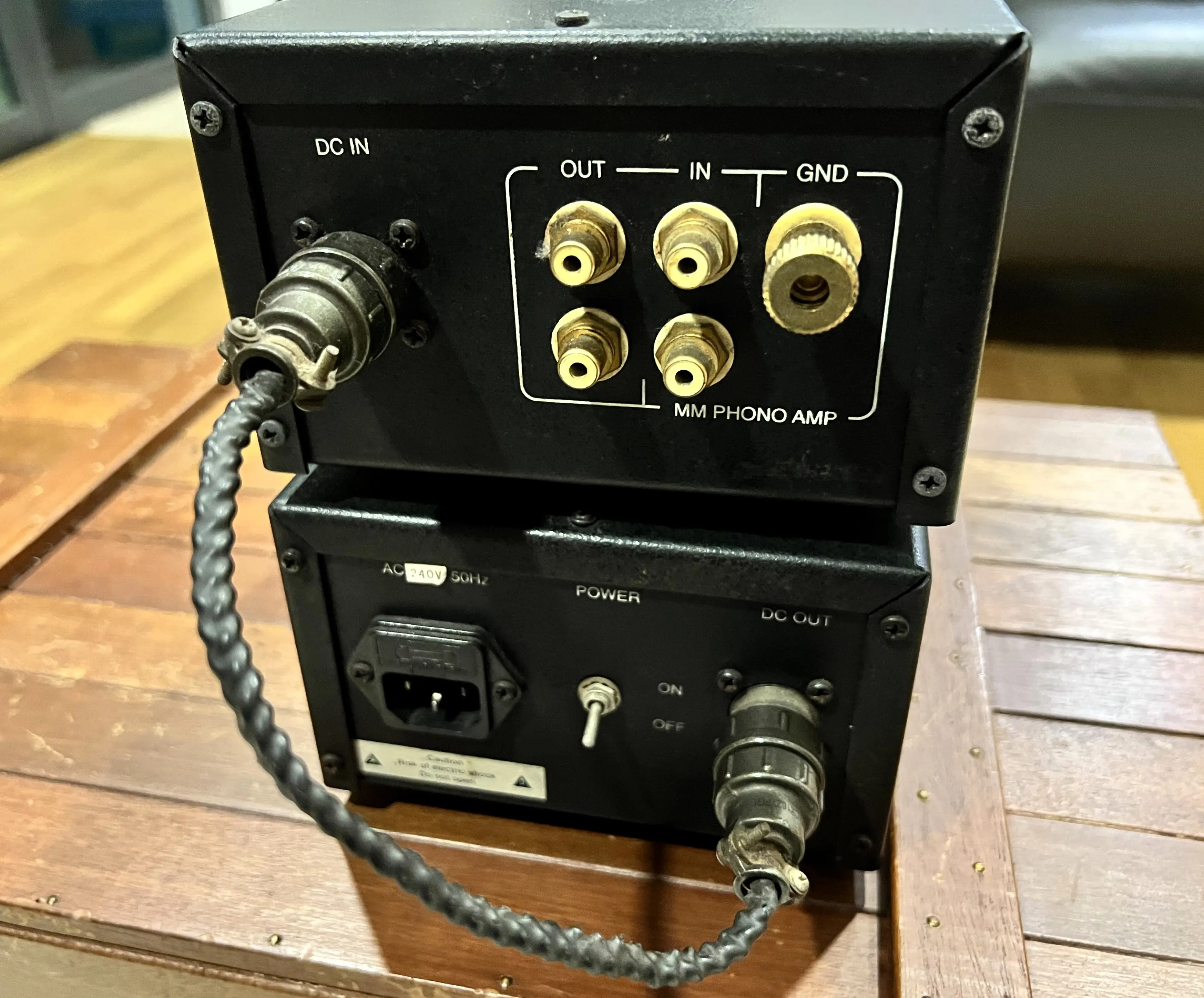 (SOLD) VAL PM-1 MM Phonostage and QM-3 Power Supply