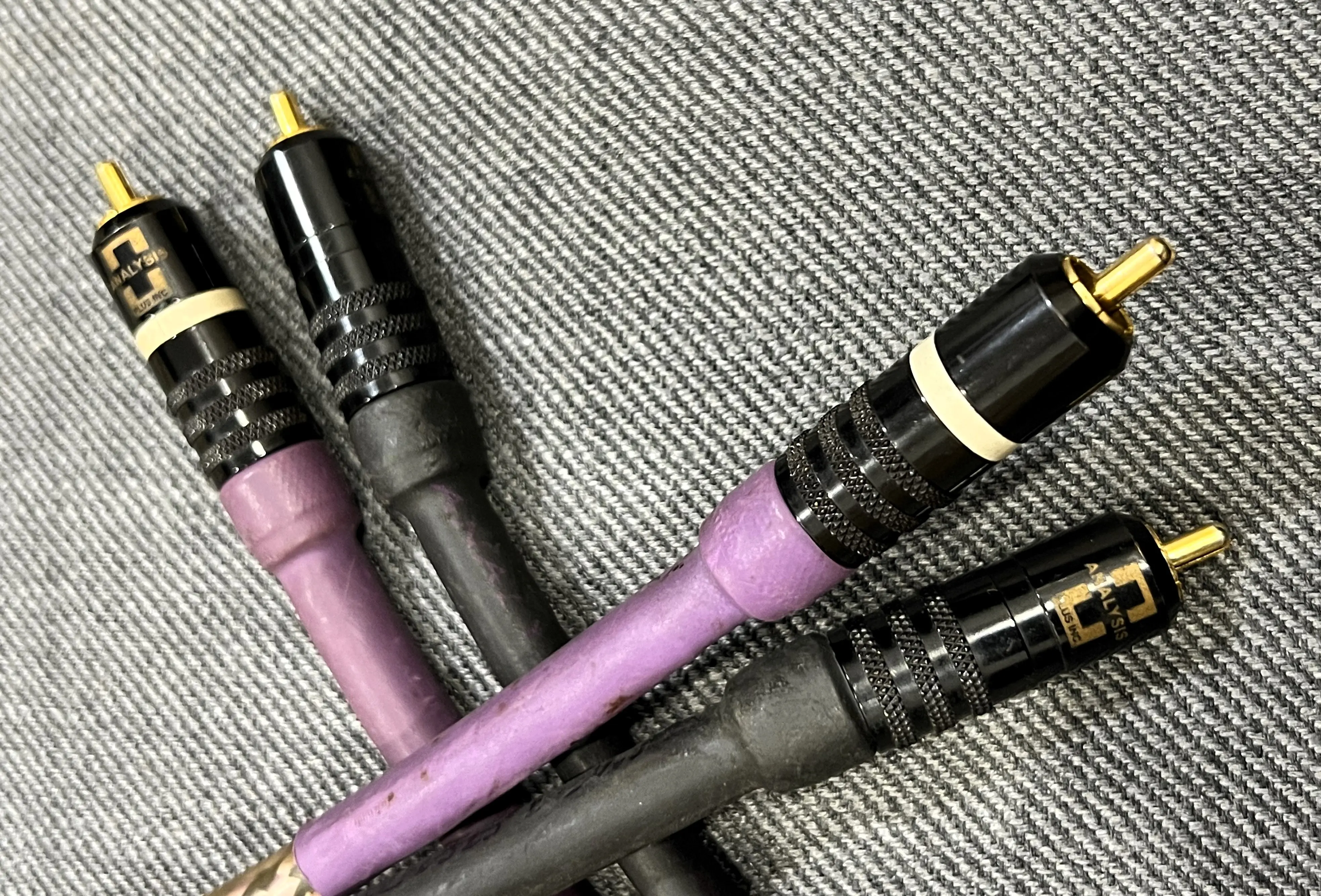 (SOLD) Analysis Plus Solo Crystal Oval RCA Interconnects – 1.0m (Premium Solo Crystal Copper)