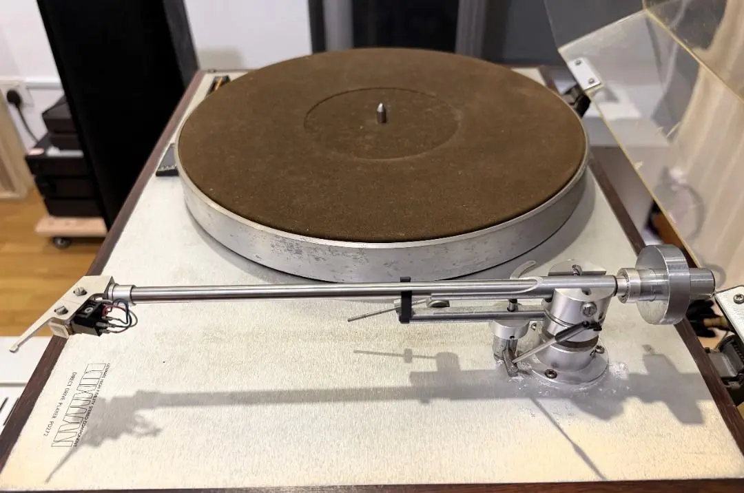 Luxman PD-272 Direct-Drive Turntable