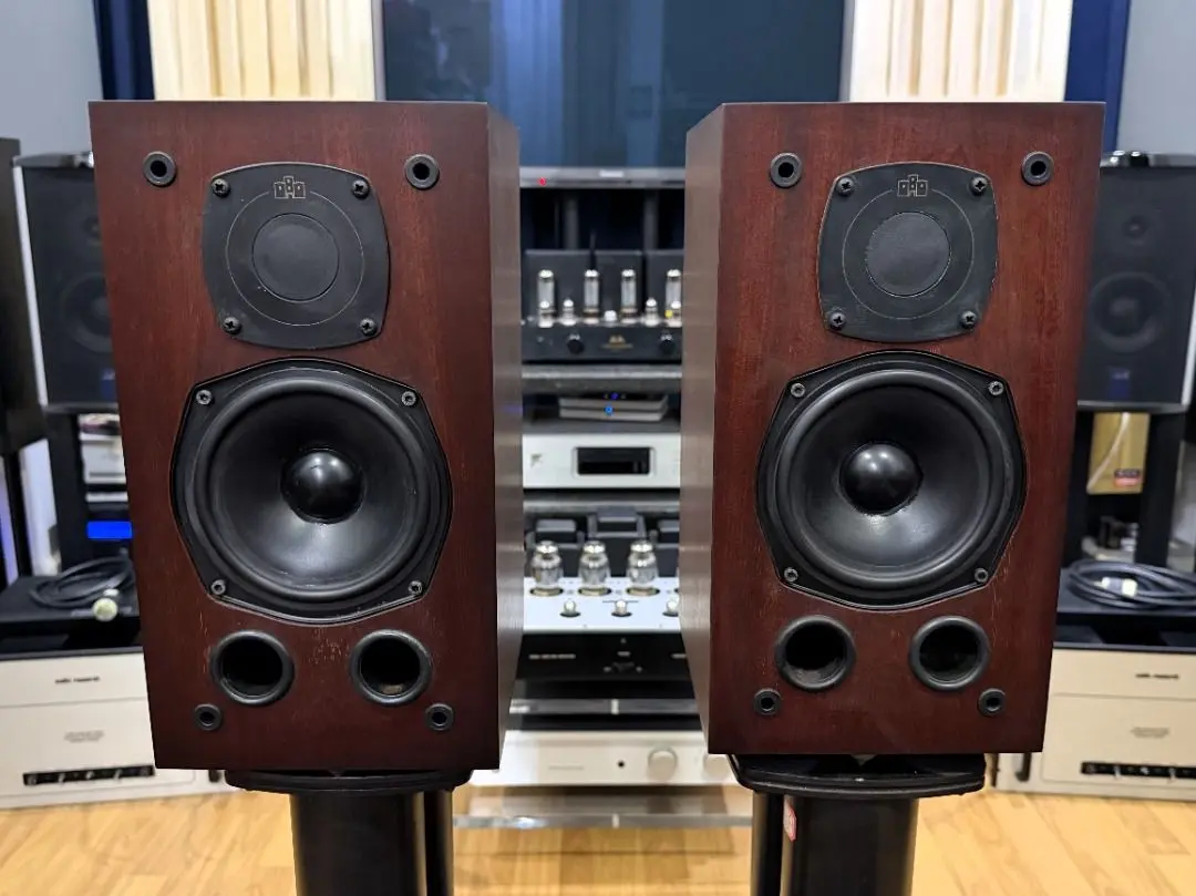 (SOLD) Castle Trent II Bookshelf Speakers