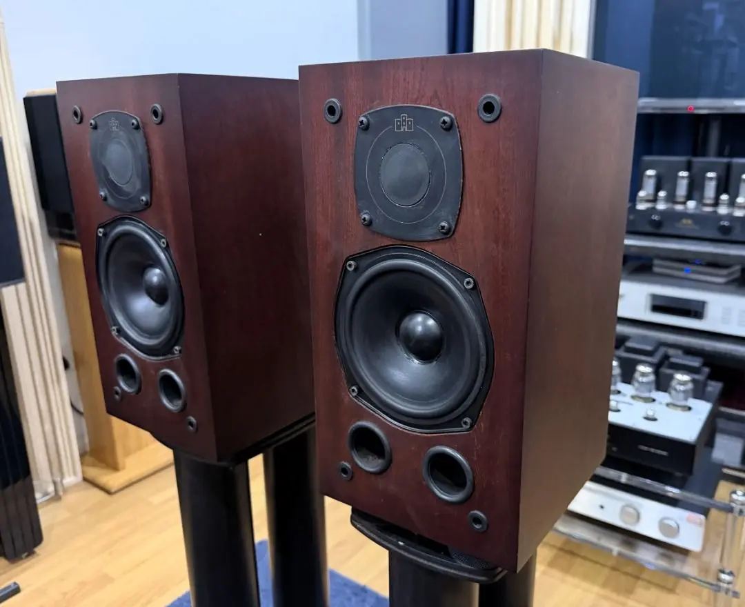 (SOLD) Castle Trent II Bookshelf Speakers