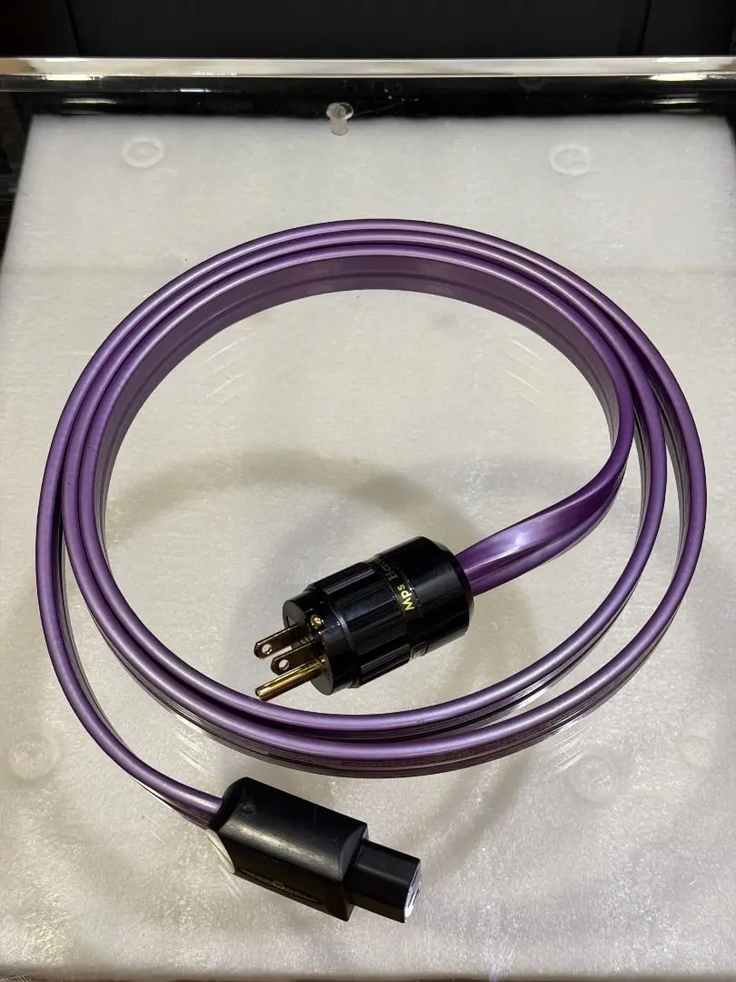 Wireworld Aurora 5² (5 Square) Power Cable – 2.0 Meter (Silver-clad OFC)