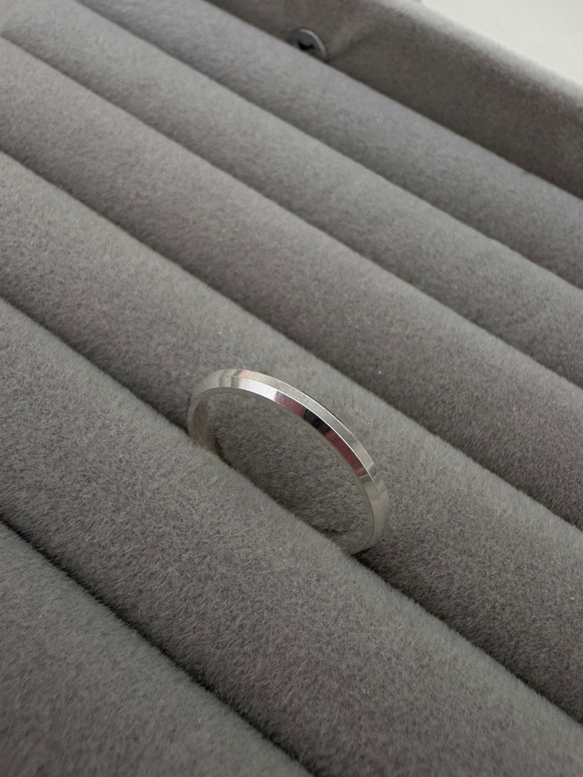 Aliança 2mm com Chanfrada Liso de Prata