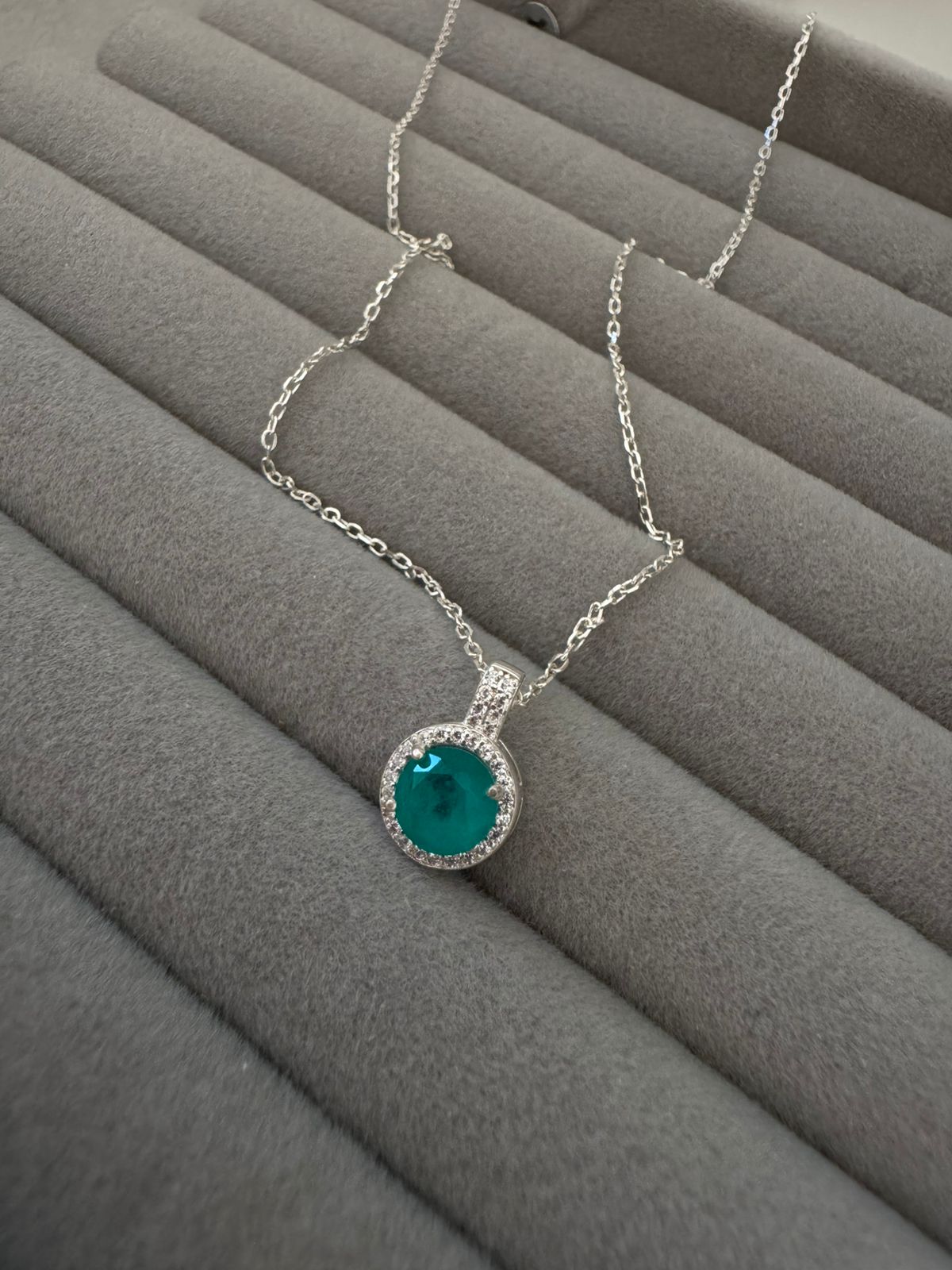 Colar na Micro Zircônia com Pedra Central Verde Água