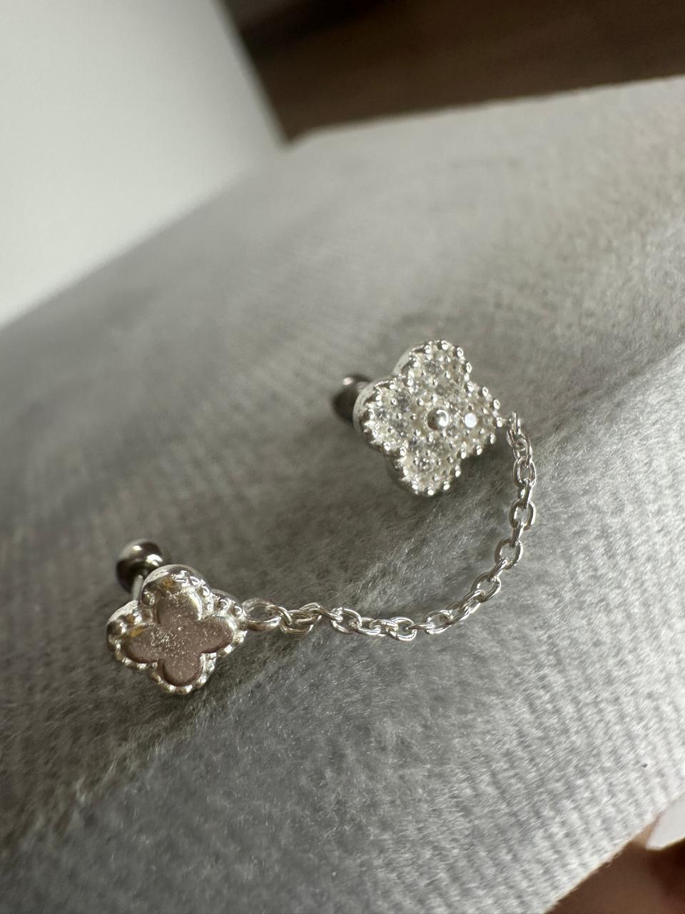 Piercing Furo H7 Trevo 2 em 1 Liso e Cravejado Base Bolinha para Contra Conch, Helix e Lóbulo