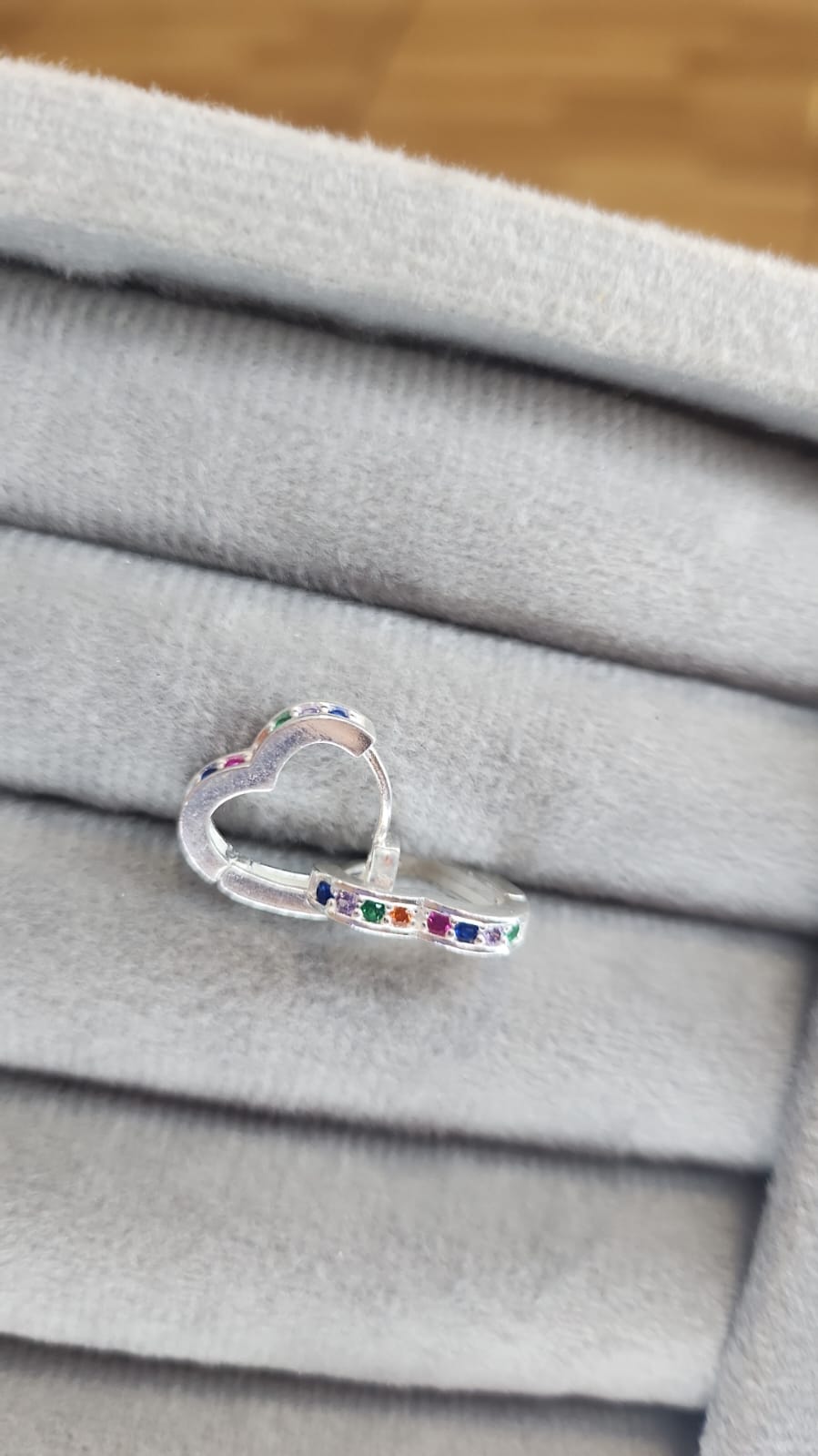 Argola Cravejada Coração Colorido