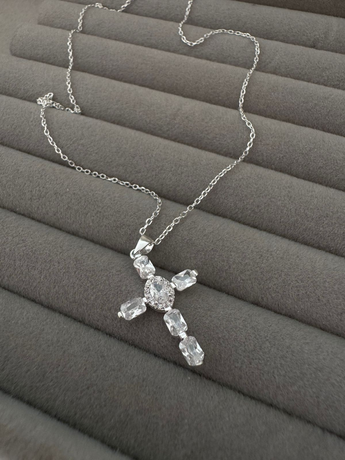 Colar Cruz na Micro Zircônia 