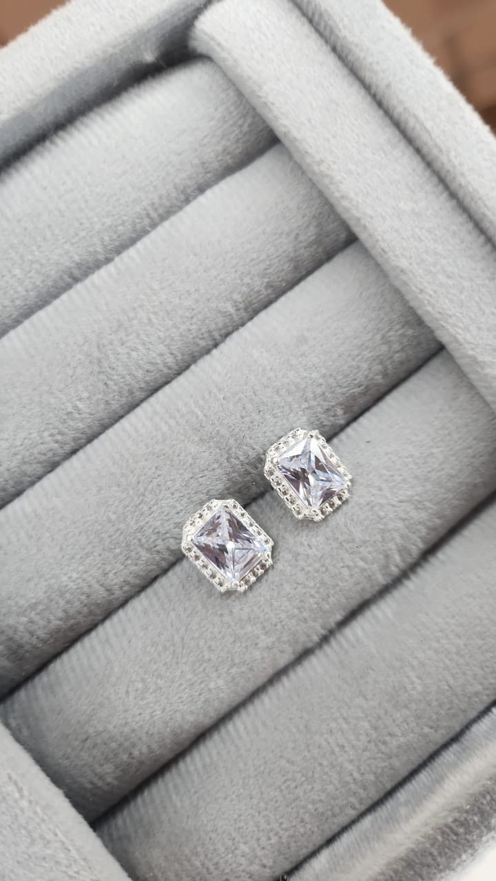 Brinco Carré Na Micro Zircônia Cristal