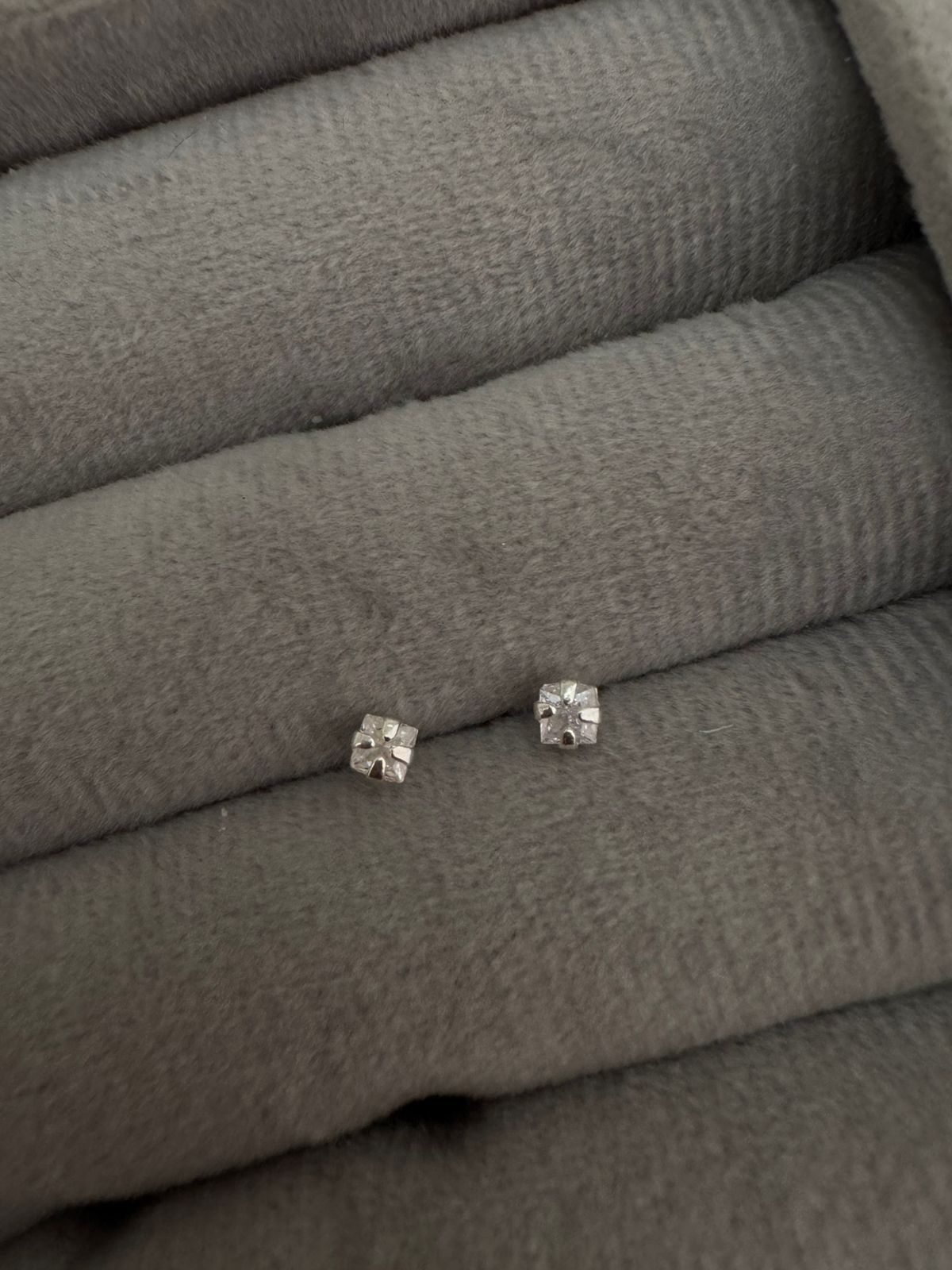 Brinco De Prata 925 Carrê Zircônia Branca 3Mm Tarraxa Baby