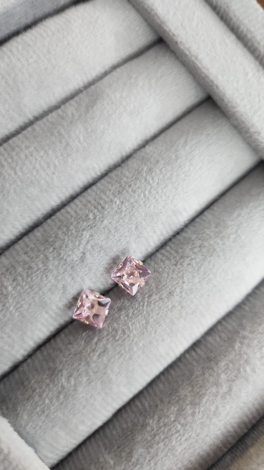 Brinco Carré Rosa 5mm
