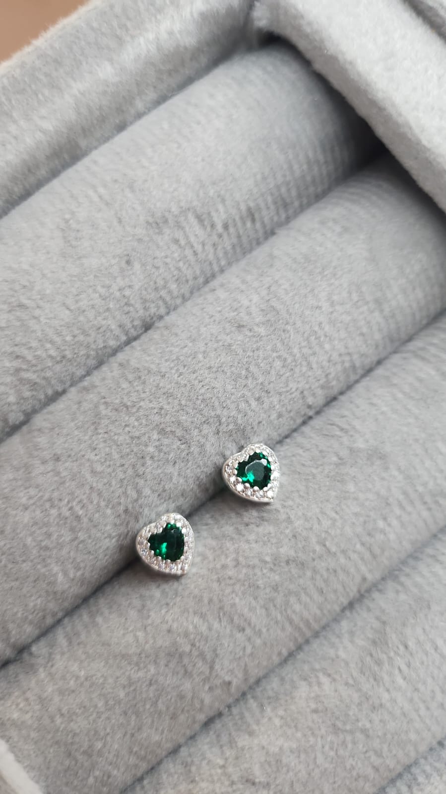 Brinco Coração Na Micro Zircônia Verde Escuro