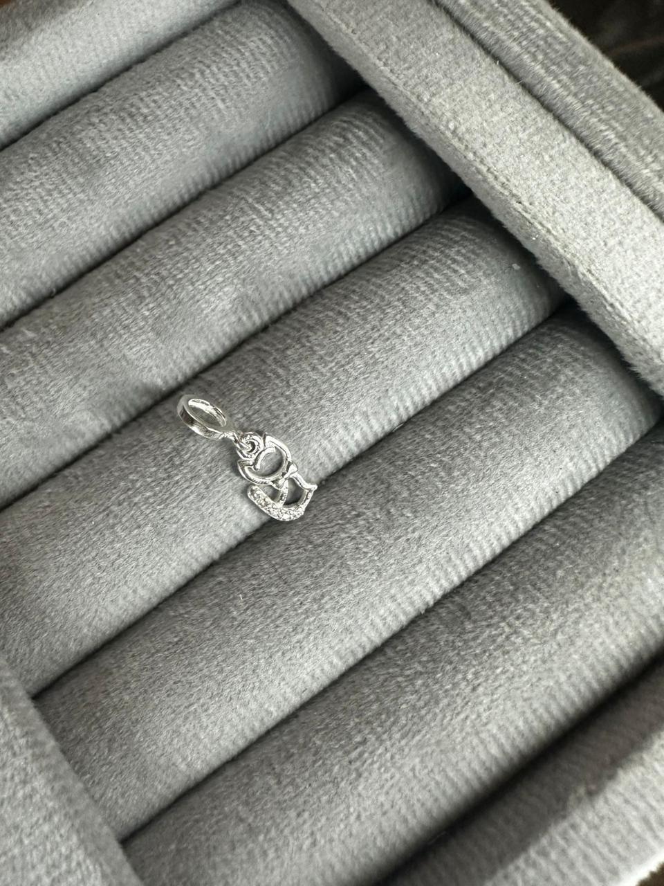 Berloque Gatinho Com Detalhe Na Micro Zircônia