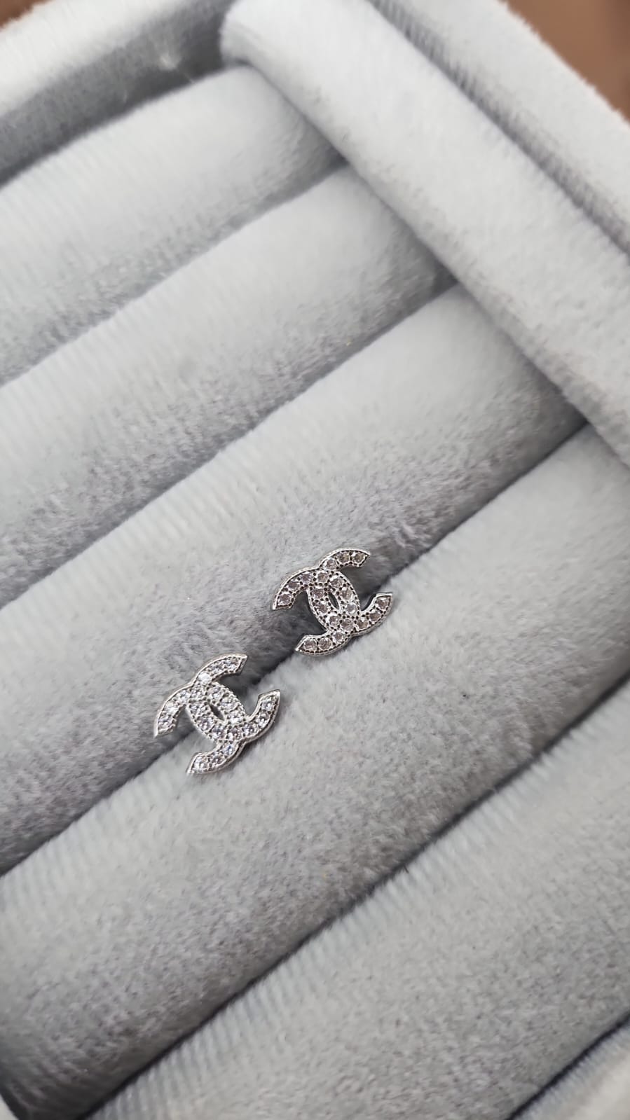 Brinco Inspiração Chanel Na Micro Zircônia