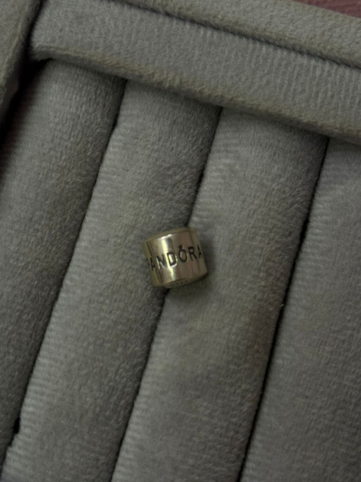 Berloque Inspiração Cilindro Cravejado