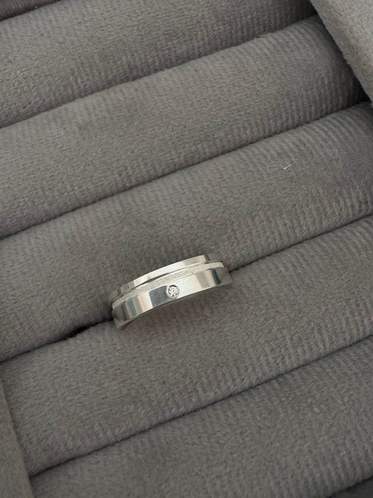 Aliança de Prata 925 com Friso Diamantado 5mm