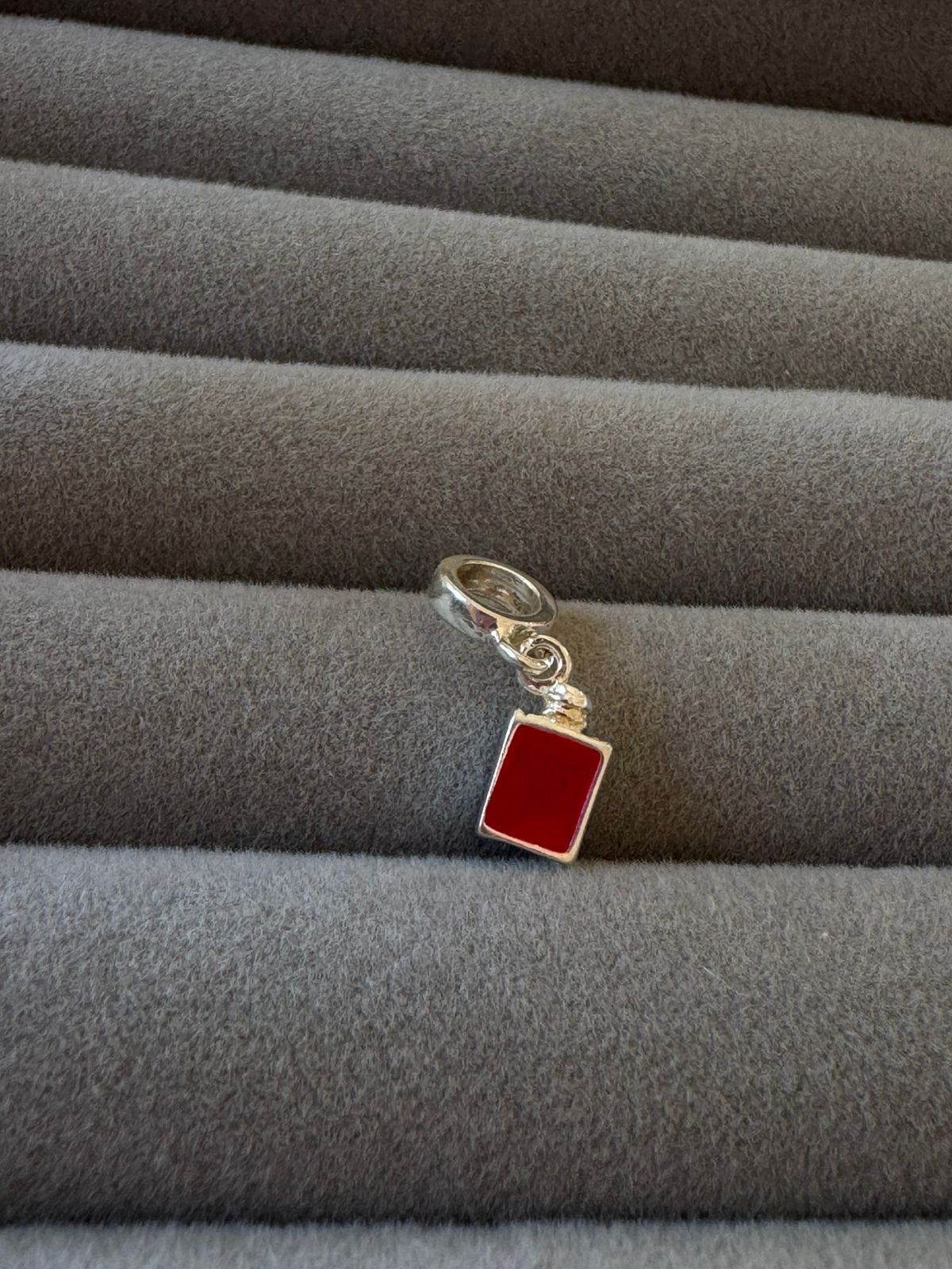 Berloque Esmalte Resinado de Prata