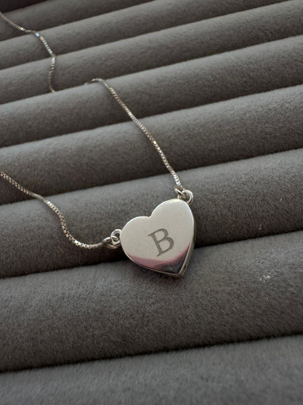 Corrente de Pingente Letra no Coração 