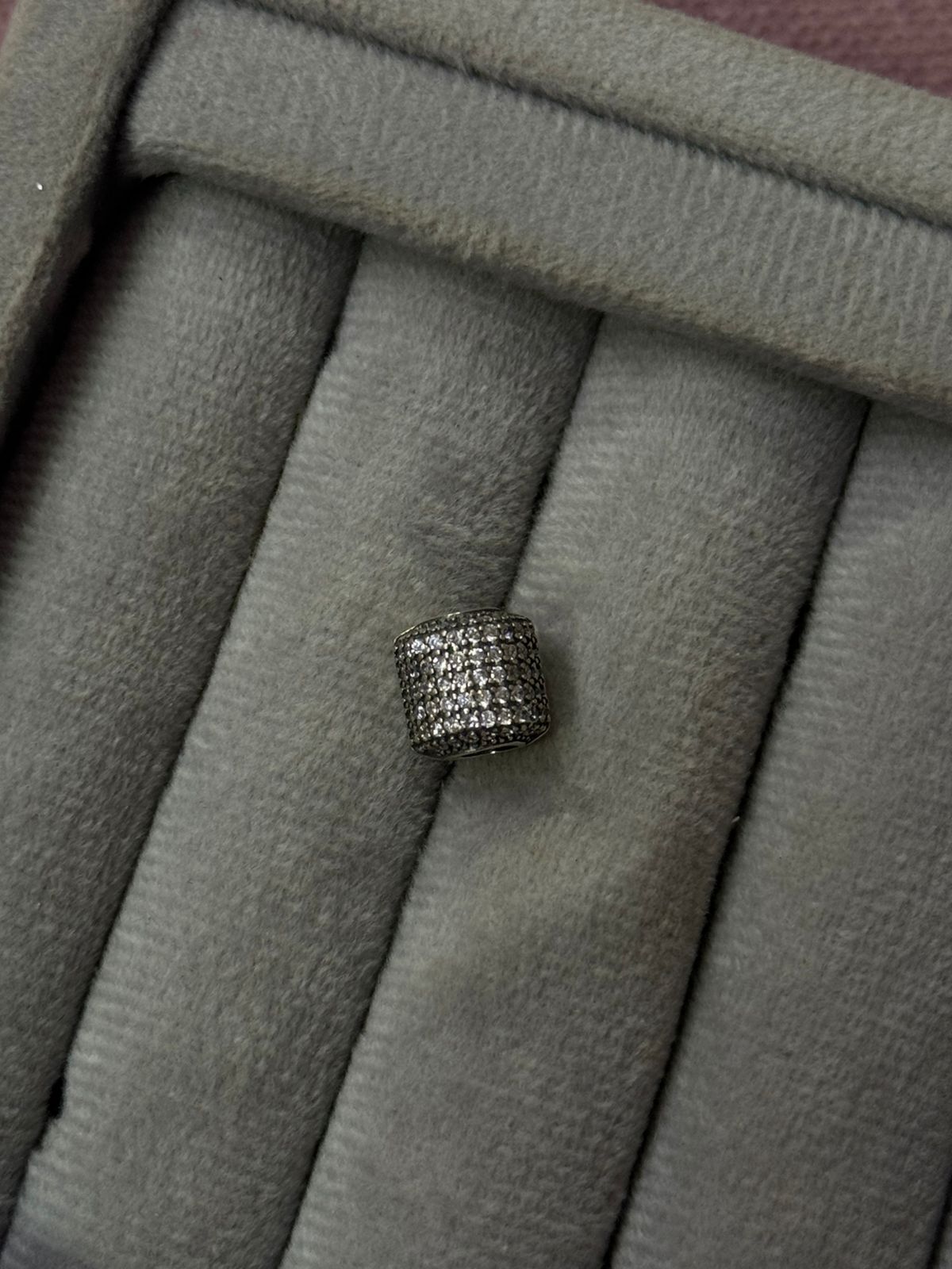 Berloque Inspiração Cilindro Cravejado