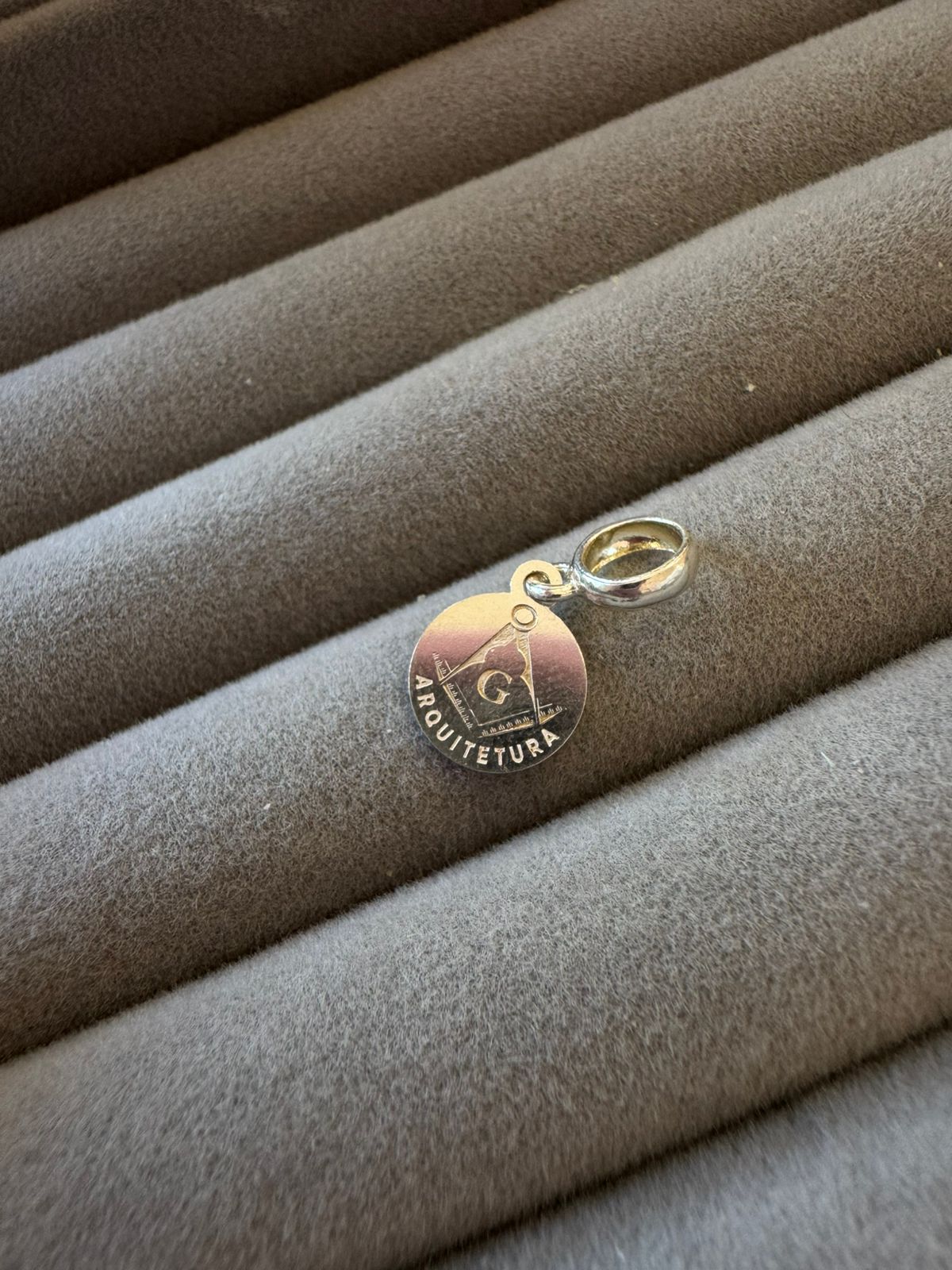 Berloque Círculo Arquitetura Laser Liso