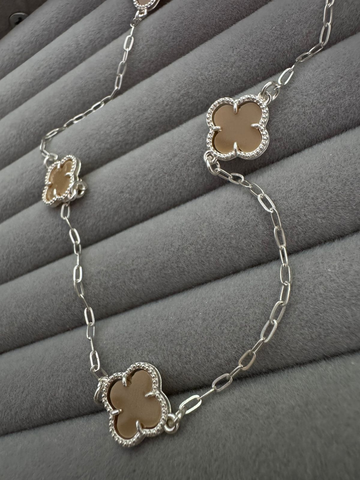 Choker 5 Trevos Marrom Mista