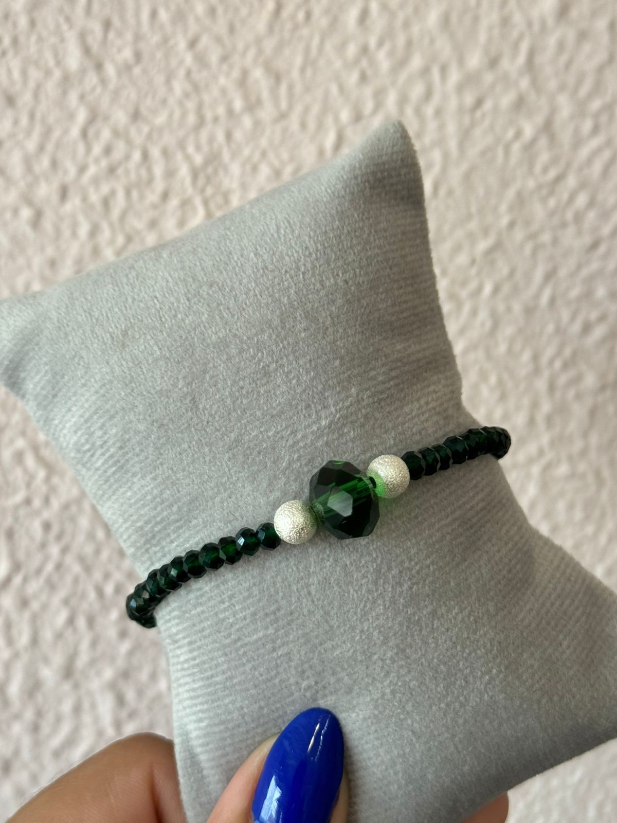 Pulseira de Cristais Verdes com Detalhe em Pedra Verde