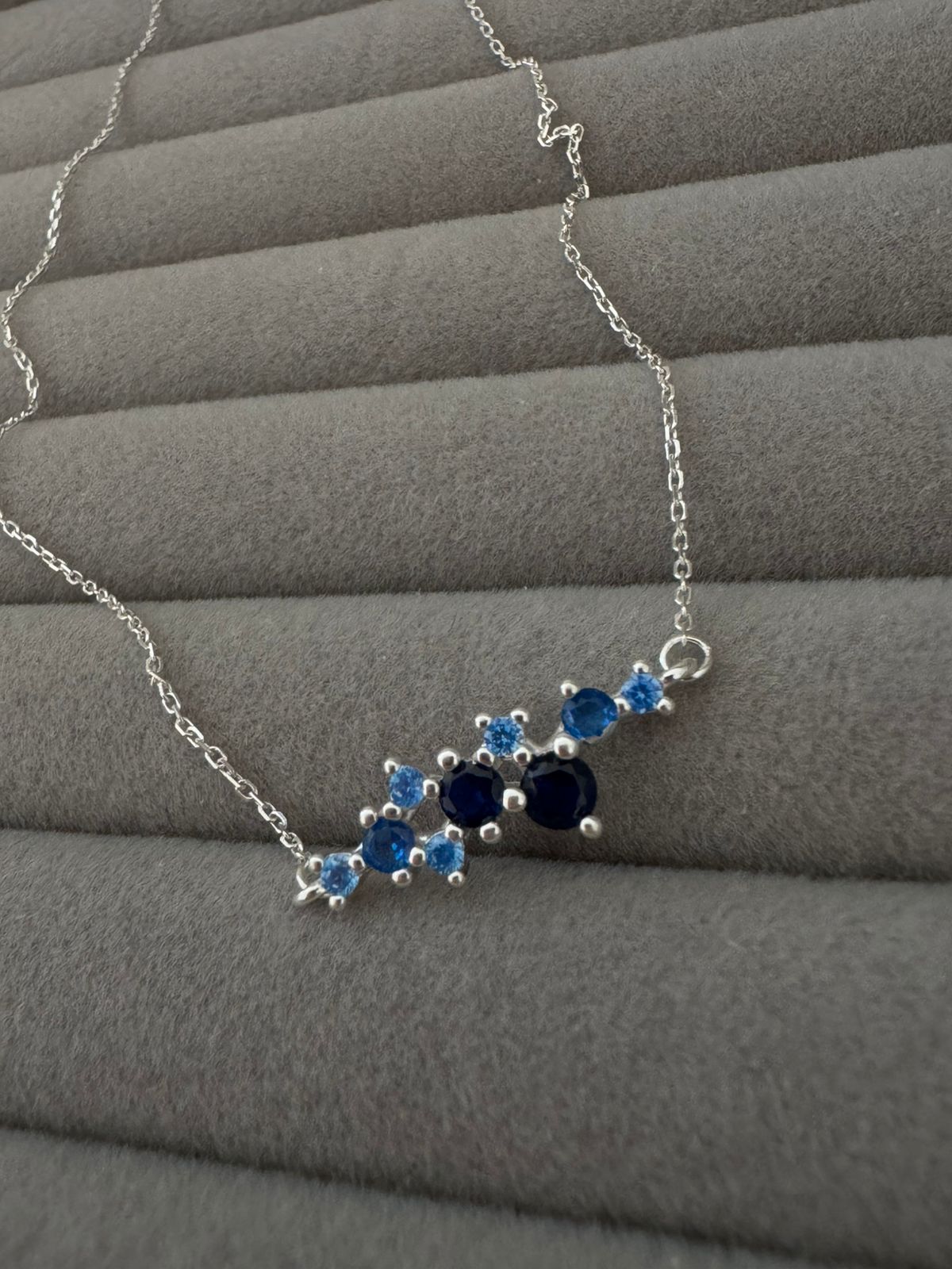 Colar na Zircônia com Pedraria em Tons de Azul