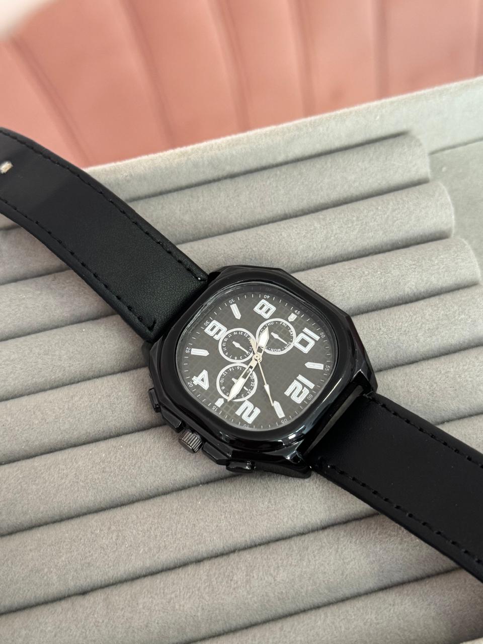 Relógio Social Analógico com Pulseira de Couro