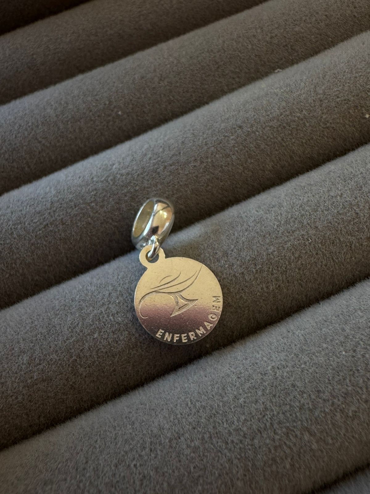 Berloque Círculo Enfermagem Laser Liso