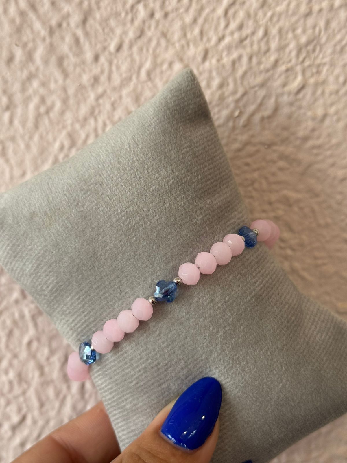 Pulseira de Cristais Rosa Claro com Trevo Azul